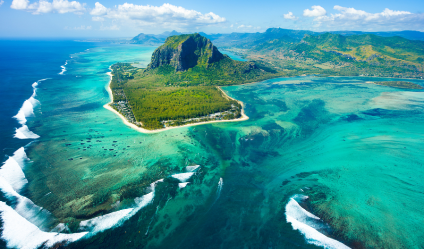 Mauritius Underwater Waterfall